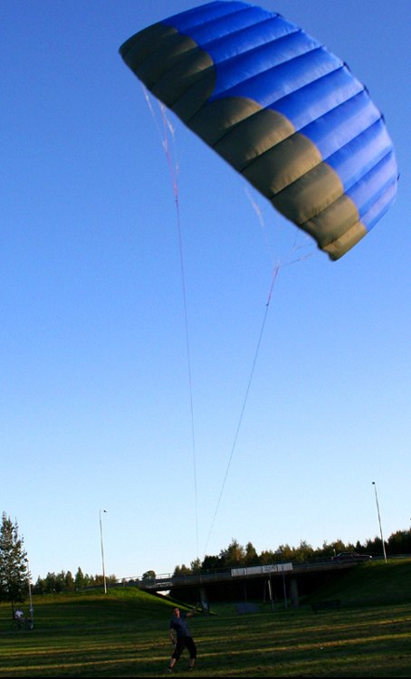 Mattias lär sig kita!. Foto: Sofie Werner. Åkare: Mattias.