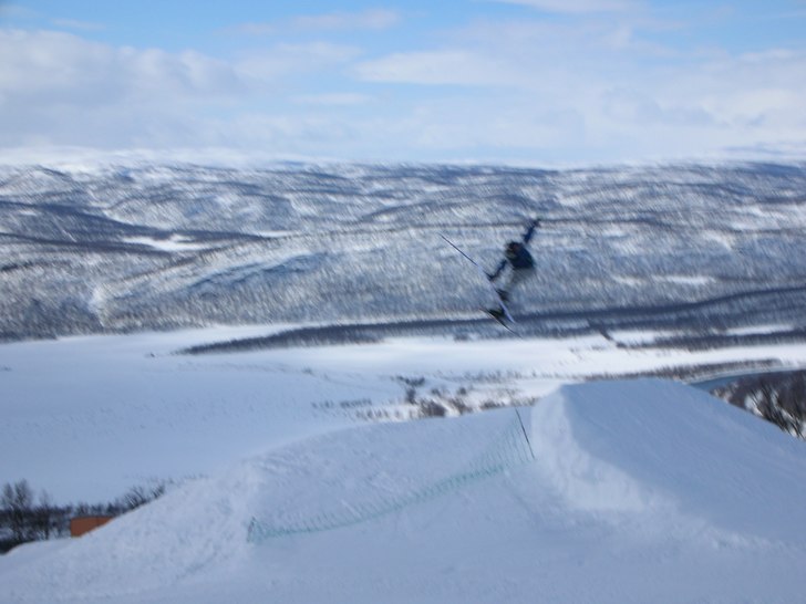 360 true nose grab men dock suddig bild =). Foto: bror. Åkare: stefan myrén.
