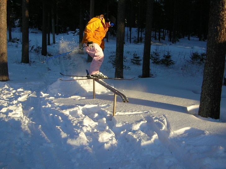jag å bror gjorde en liten rail som jag senare p�. Foto: Agnes Möller Andersen. Åkare: Jesper Hayland.