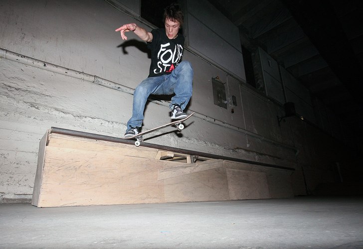 Crooked grind. Foto: Yngve Staberg. Åkare: Fredrik Carlson.