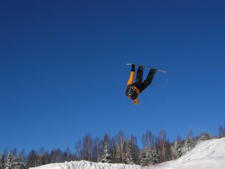 Fs rodeo 7 med finfin grab i den förbjudna zonen . Foto: Urban Hammar. Åkare: Jocke Hammar.