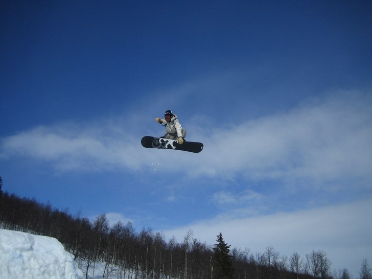 Skönt hopp i Tärnaby. Foto: Pelle Made. Åkare: Tor Made.