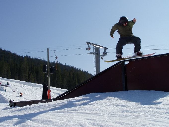 50-50 to boardslide. Foto: Nicklas Byrberg. Åkare: Andreas Höjvall.