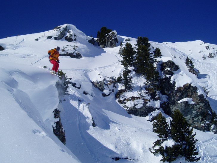 En bra powder dag i Schweiz. Foto: Ciaran Cronin. Åkare: Marcus Lantz.