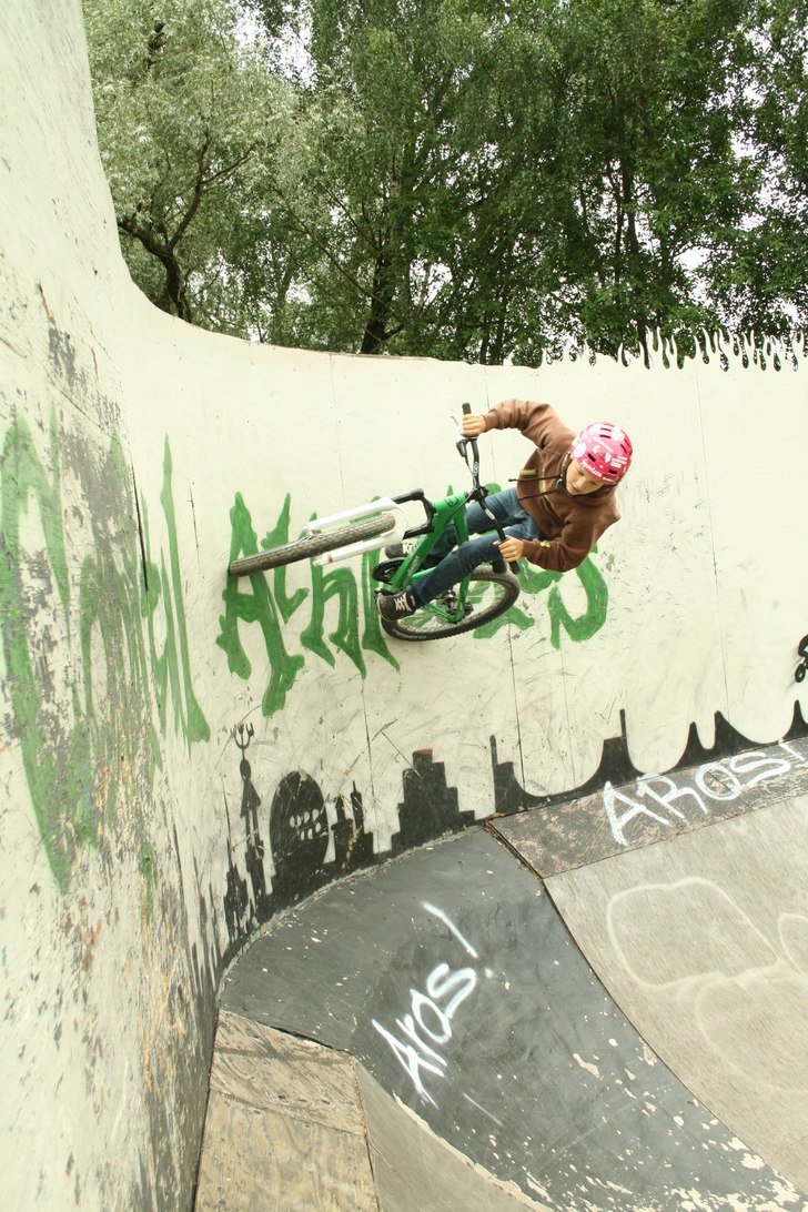 Wallride i skogås. Foto: kalle. Åkare: John Barkeling.