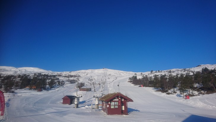 Sol frå blå himmel 
Gode forhold,velkomne på sk.