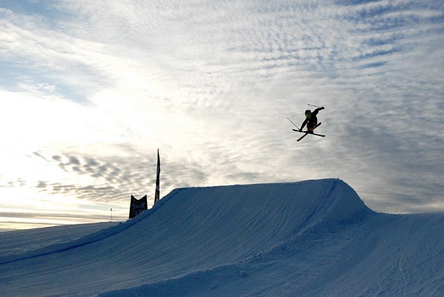 Primate fotosession i Kläppens black line.

Joh. Foto: Johan Boman. Åkare: Olov Engström.