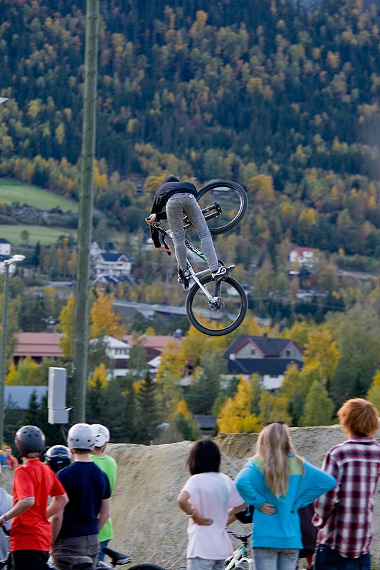 Table i stora slingan i Hafjell under TSG dirtjam. Foto: Kenneth Einars. Åkare: Simon Johansson.