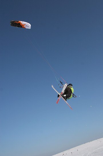En skön session på platten... Foto: Niklas (kiteskolan.nu). Åkare: Johannes W.