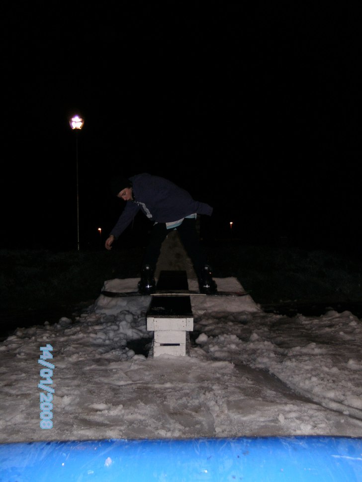 Frontboard. Åkare: Falk.