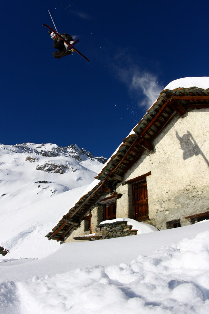 Alric droppar hustak.. Foto: Joakim Hayland. Åkare: Alric Ljunghager.