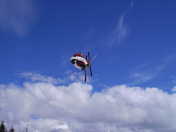 Vi gick upp till bräcke för att ta några avslut. Foto: Philip Harlaut. Åkare: Oscar Harlaut.