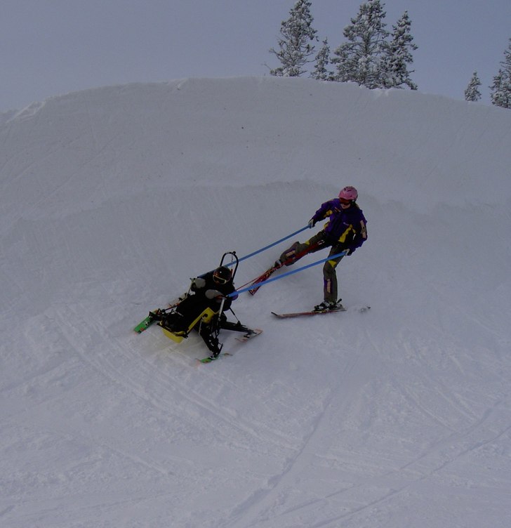 Klart man ska  åka pipe när man är jibber... Ro. Foto: Sara Thoursie. Åkare: Emma o Robert.