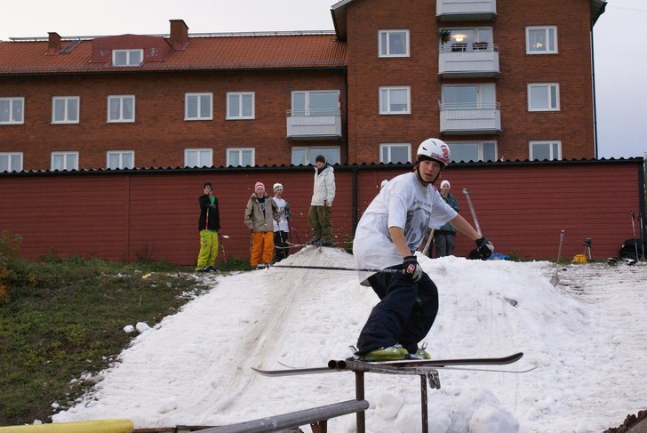 I`m going down to the next level of the rail!. Foto: Nicke. Åkare: Päjj päjj.