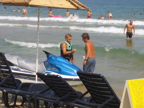 Vannscooter er skøøøøy:D. Foto: I.A.B. Åkare: Vegard J.R.