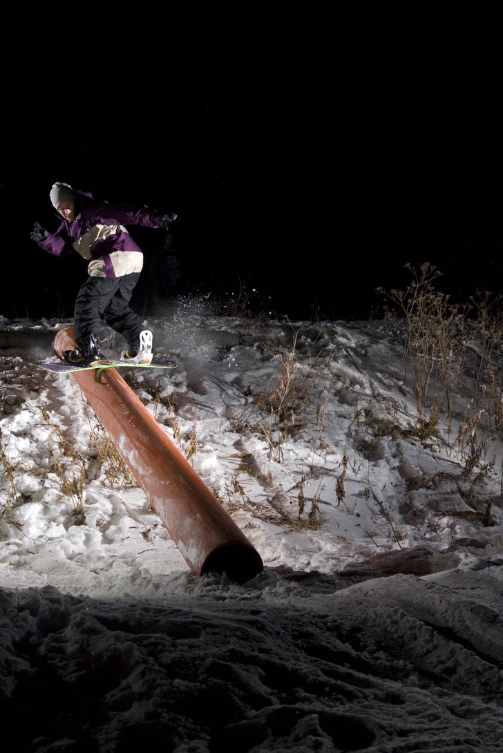 Marcus kör en fs board. Foto: Max Gustafsson. Åkare: Marcus Siverman.