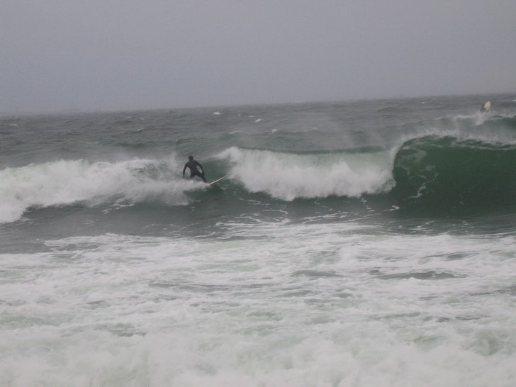 Januari surfing på Torö. Feta Swells!. Foto: Jakob Rejdemo. Åkare: Rider: unknown.