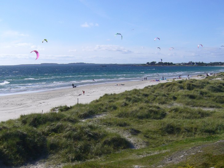 En typsik sommerkveld på Solastranden utenfor Sta. Foto: Angelika. Åkare: en gjeng kitere fra Stavanger regionen.