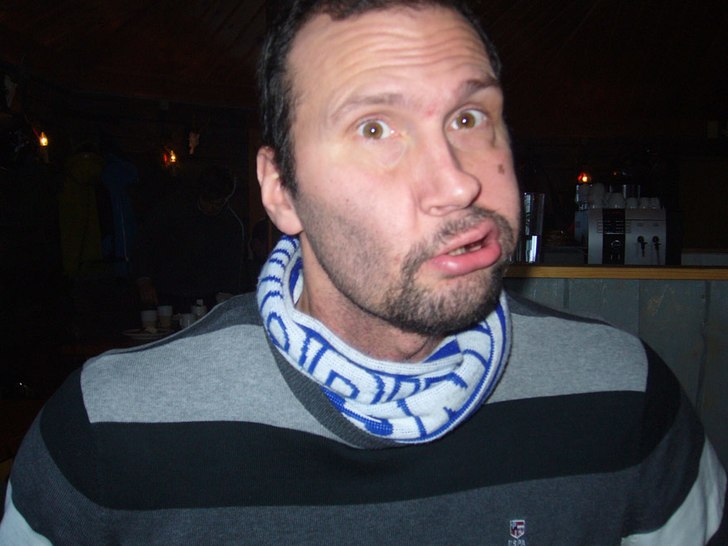 Fartvinden från pisträjsena fick brorsan Niklas . Foto: Seth Pylad. Åkare: Nicke.