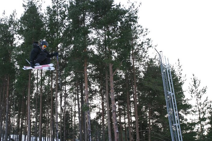 Fetflyg med en Saftey. Foto: Jonas Waldelius. Åkare: Kalle Dahlbäck.