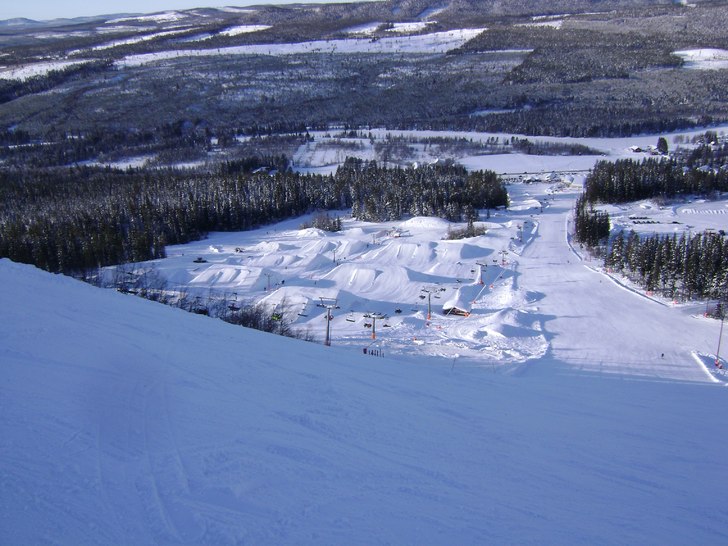 Lostupet och kläppen snowpark i underbart väder . Foto: Robin Hurtta.