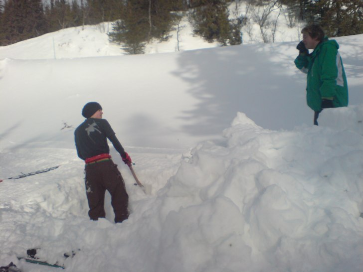 Kickbygge i bydalen. Foto: Kim. Åkare: Jag och Fredrik.