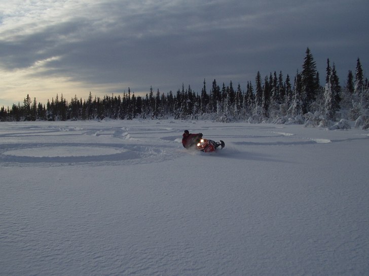 ute å surfar i pyder :P. Foto: Carl-oskar Sevä. Åkare: p-w w.