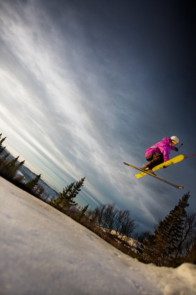 Såg i luften att det stod en fotograf på platån. Foto: Martin Stenmark. Åkare: Kristoffer Linder.