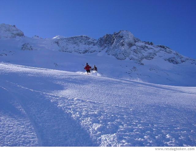 renaste, lenaste puder !. Foto: Ameli Hellner. Åkare: Jag på skidor, Amanda Liljenäs snowboard.