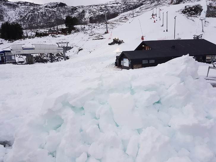 Fredag 16 desember 
Arbeidet med å dose ut kunsts.