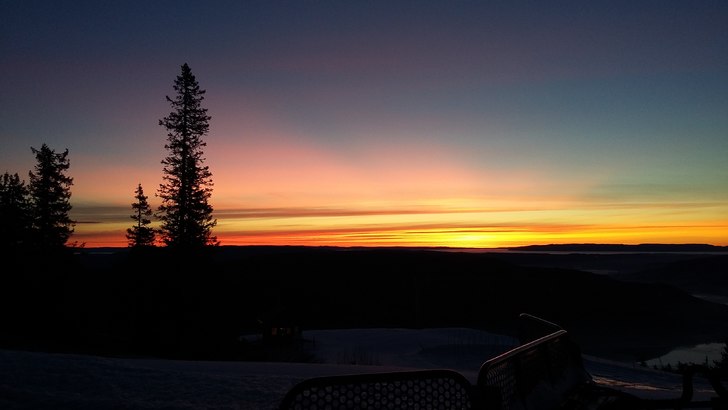 Morgengry på Norefjell 
Sola er på vei opp, og d.