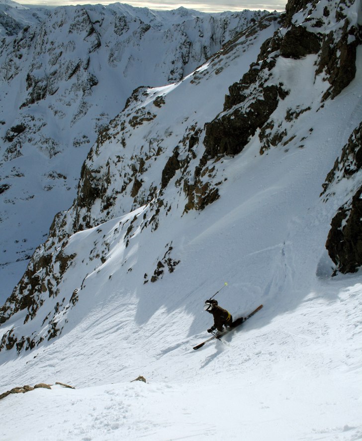 Rörliga bilder
http://www.freeride.se/video/kiwi. Foto: Tomas Almbo. Åkare: Gika.