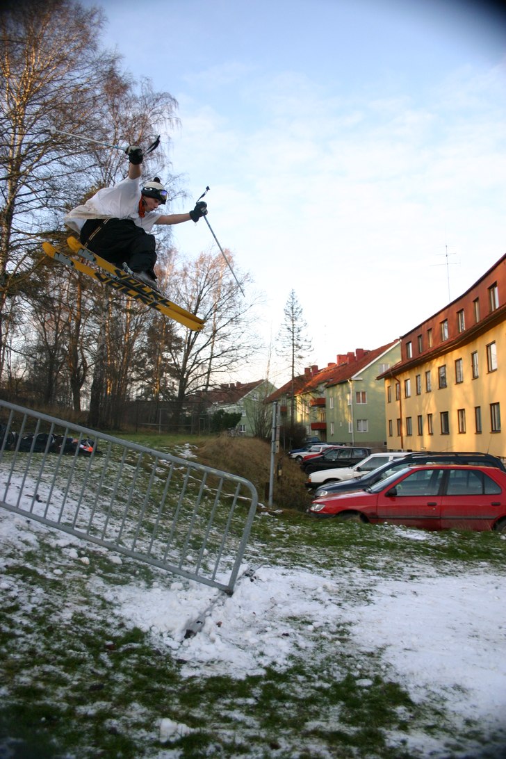 Vi hadde tråkigt och hemtade snö!. Foto: Någon! Kanske Albertoo. Åkare: Rassmus hagberg.