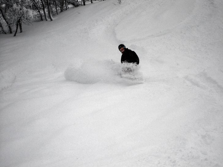Dåligt ljus - härlig snö. Foto: Ola Norrman. Åkare: Micke Grönlund.
