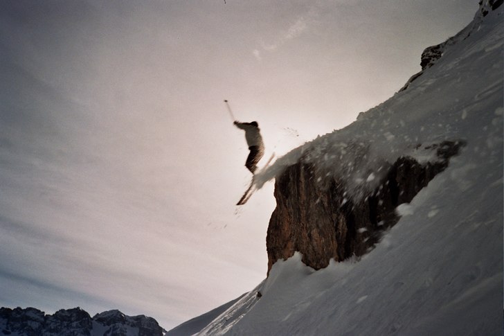 Ett underbart dropp av Patrick Lundqvist vid sidan. Foto: Henrik Hellemar. Åkare: Patrik Lundqvist.
