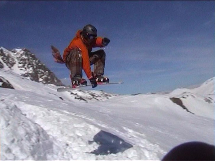 en liten lätt kicker efter man skråat facet frå. Foto: Filip "FilenDank" Eriksson. Åkare: Johan "Fles" Gustafson.