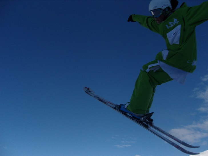 STOR 180 vid en driva

Stog underifrån. Foto: Isak Hemmingsson. Åkare: SMagnusson.