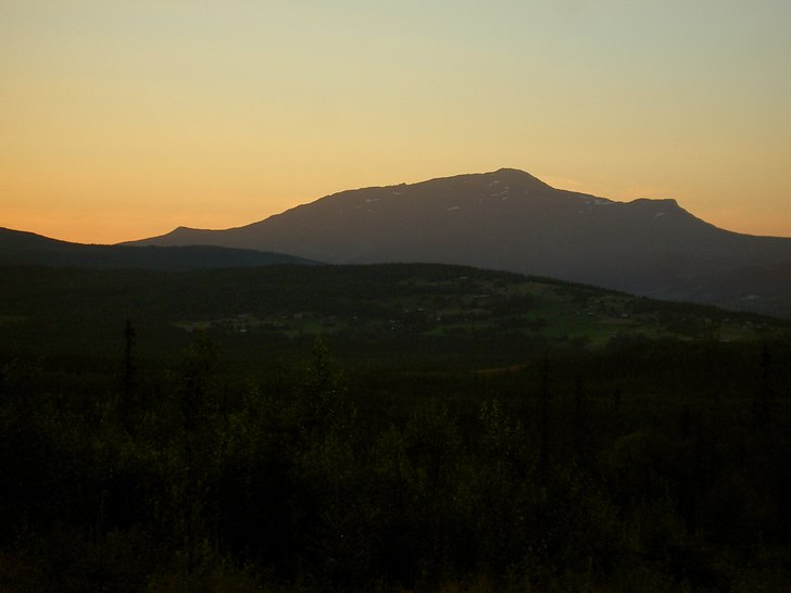 Klockan var efter 21 en vardagskväll och jag var . Foto: Adrian Frölund.
