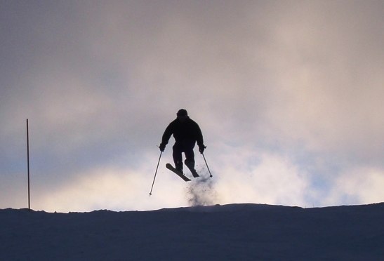 Försäsong i tänndalen. Åkare: Linus Petersson.