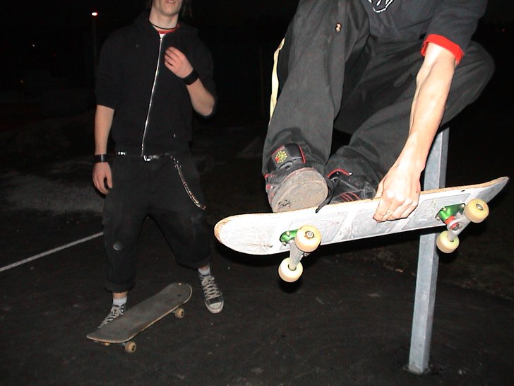 Vi drog å åkte i Skårby skatepark en kväll i s. Foto: Fredrik Nordenberg. Åkare: Martin Bertilsson.