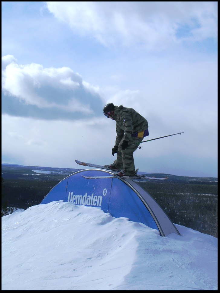 sw upp åt höger. Foto: Henke Berglund. Åkare: Daniel Rudolfsson.