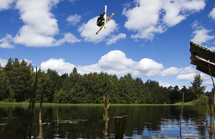 Hopp till vatten. Foto: Adam. Åkare: Lukas.