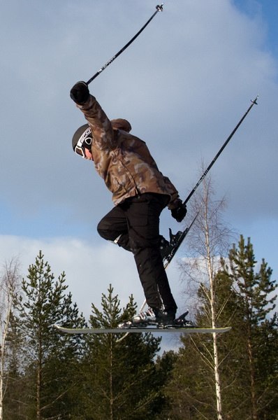 big jump tailgrab. Foto: kompis. Åkare: anton larsson.