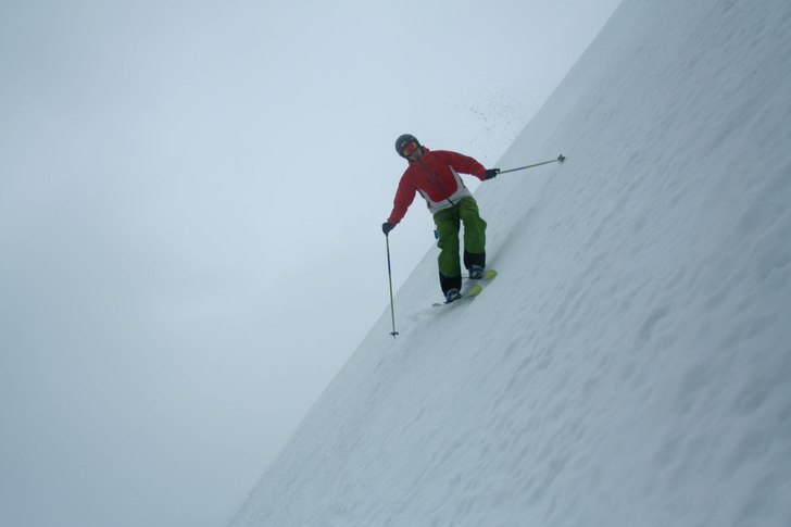 En blöt dag i stryn men riktigt bra åkning.. Foto: RE. Åkare: Peter Häggkvist.