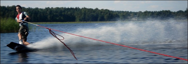 Ute oh glider.... laddar inför en Fet tantrum =). Foto: Oskar Ström. Åkare: Tommy Tacacho.