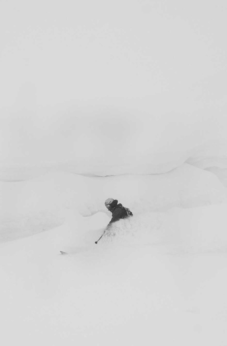 tagen mitt i pisten, bra att orka upp över dimman. Foto: krille. Åkare: Alexander Palm.