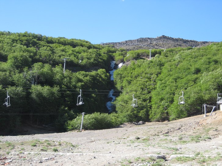 Sista snöfläcken i Termas Chillan säsongen 2007. Foto: John Skogsbacke.