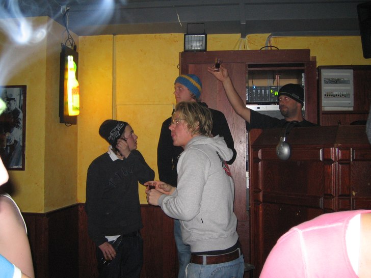 Lite fest är aldrig fel!!!. Foto: Sofia. Åkare: Acke,Fille o Jonas.