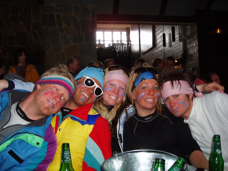 Jag, Lotti och grabbarna ute på bus i backen.. s�. Foto: Okänd. Åkare: Hökarängen :).