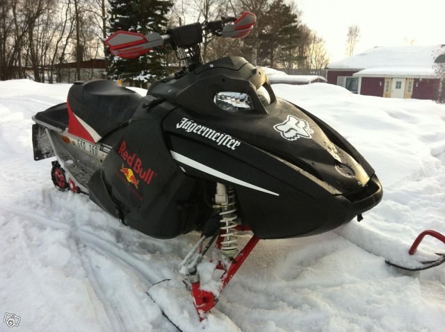 de är en lynx re600 som är nerdrevad i 4 kug
me. Foto: ?.
